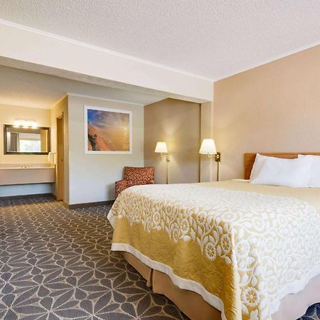 Days Inn By Wyndham Fairmont Exteriér fotografie