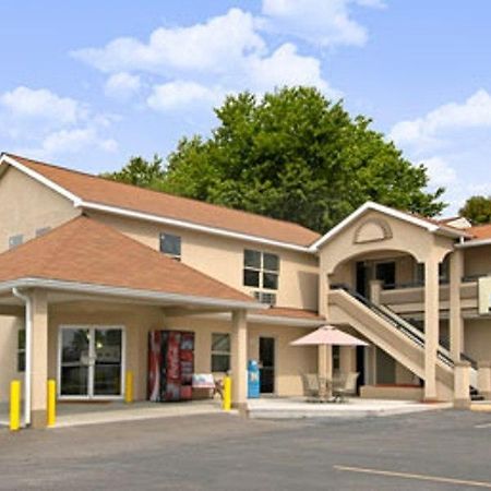 Days Inn By Wyndham Fairmont Exteriér fotografie