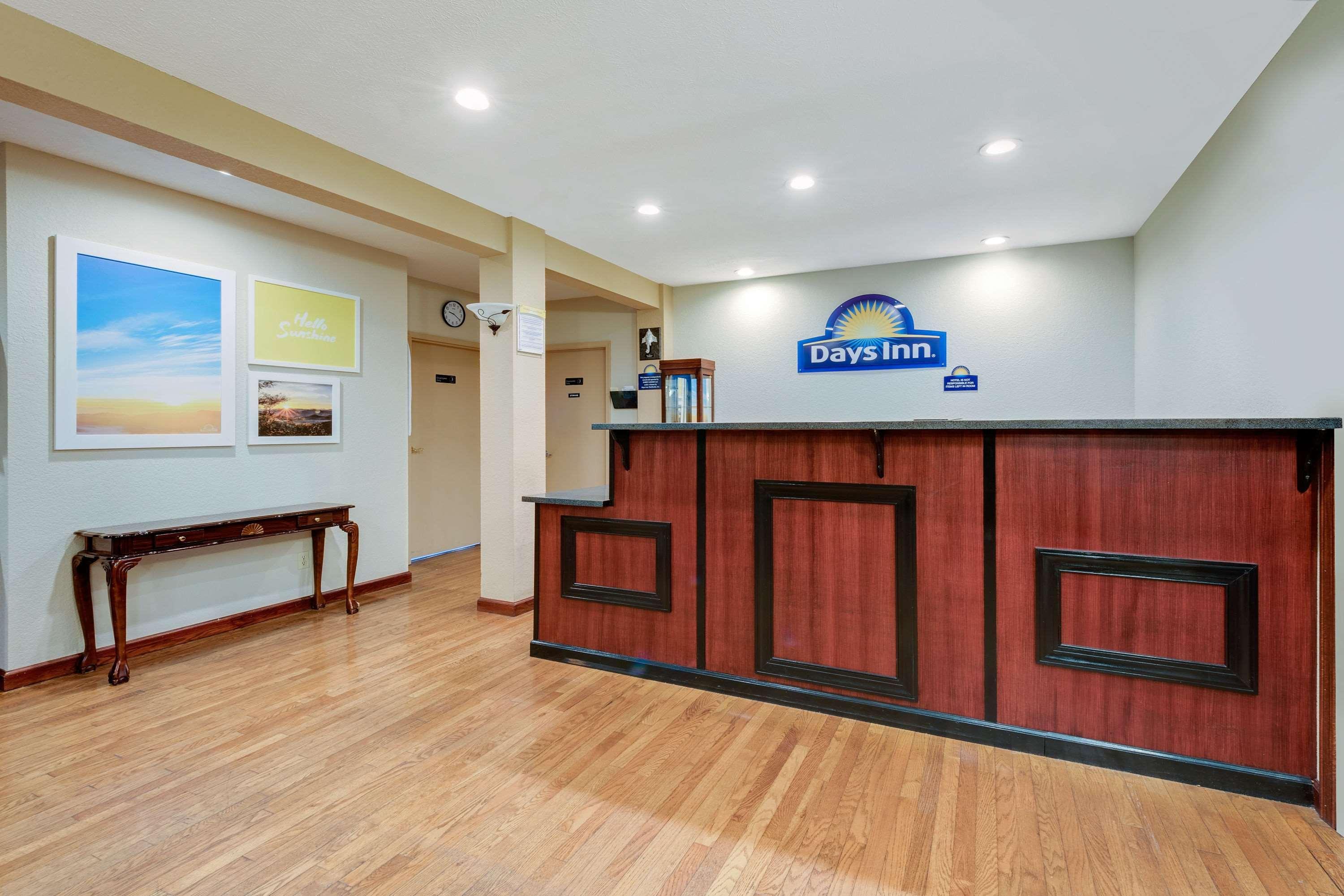 Days Inn By Wyndham Fairmont Exteriér fotografie