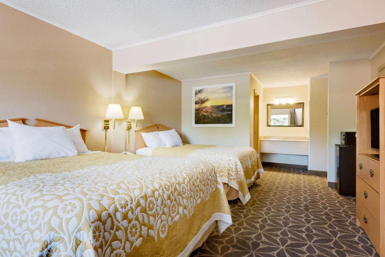 Days Inn By Wyndham Fairmont Exteriér fotografie