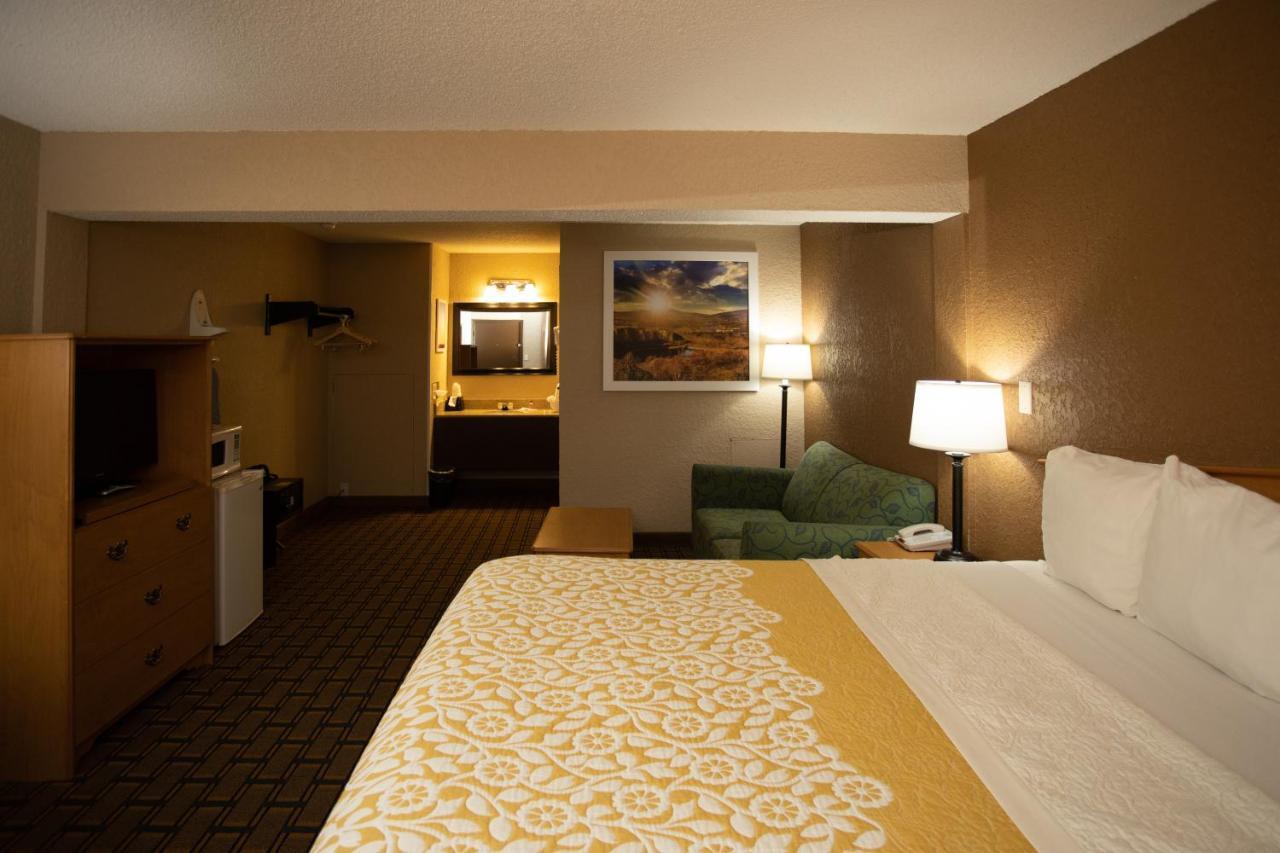 Days Inn By Wyndham Fairmont Exteriér fotografie
