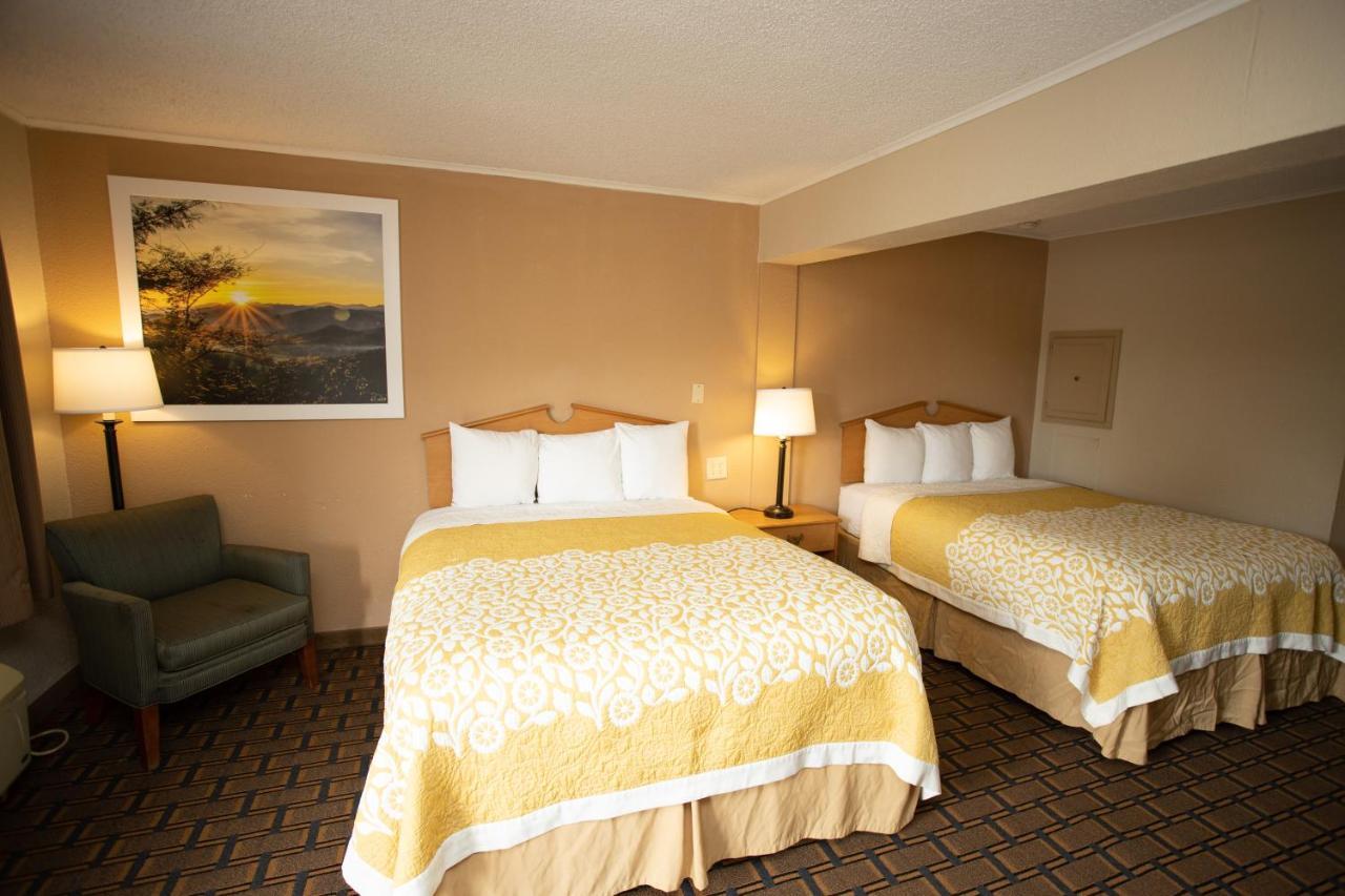 Days Inn By Wyndham Fairmont Exteriér fotografie